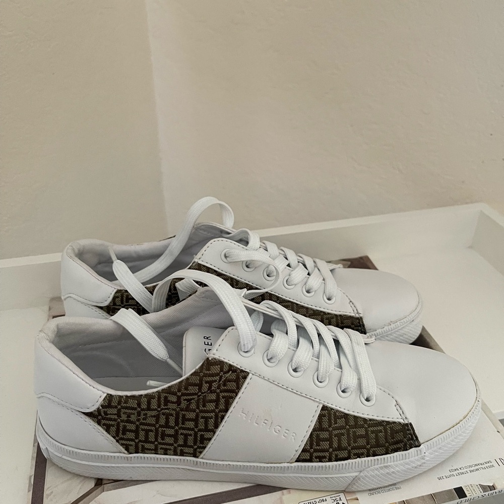 Sneakers Tommy Hilfiger 7,5 size, like new, Great shape!